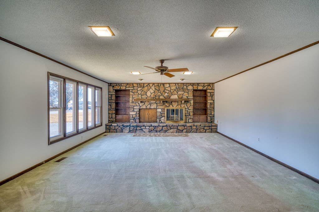 3 bedroom 2.5 bathroom House