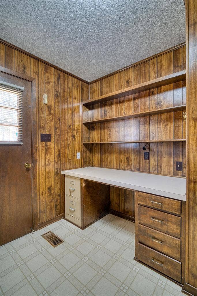 3 bedroom 2.5 bathroom House