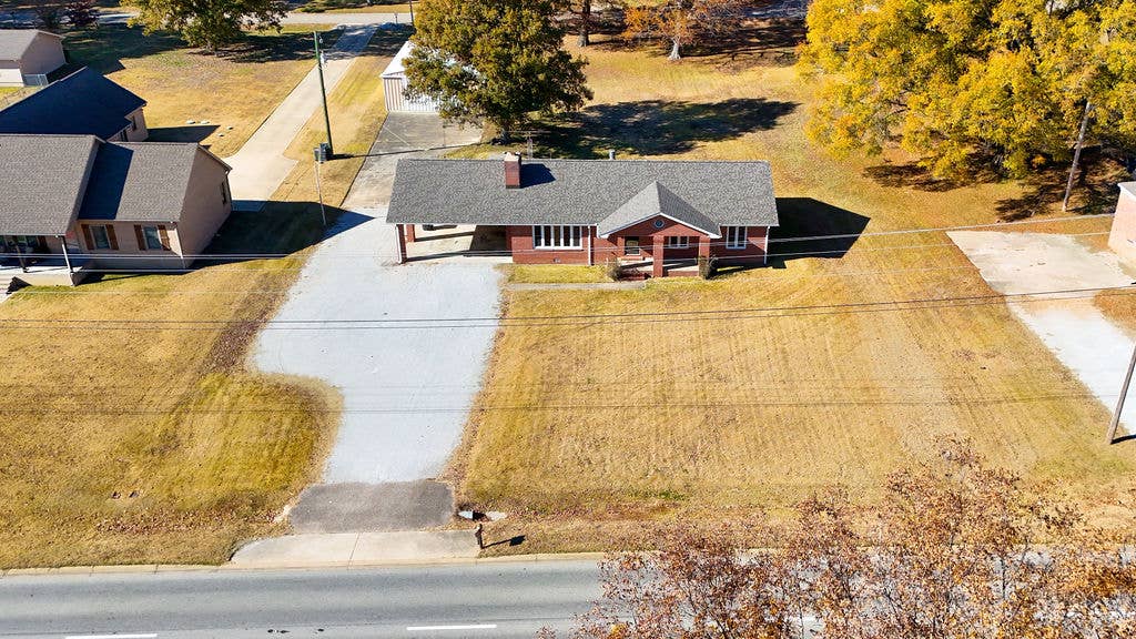 3 bedroom 2.5 bathroom House