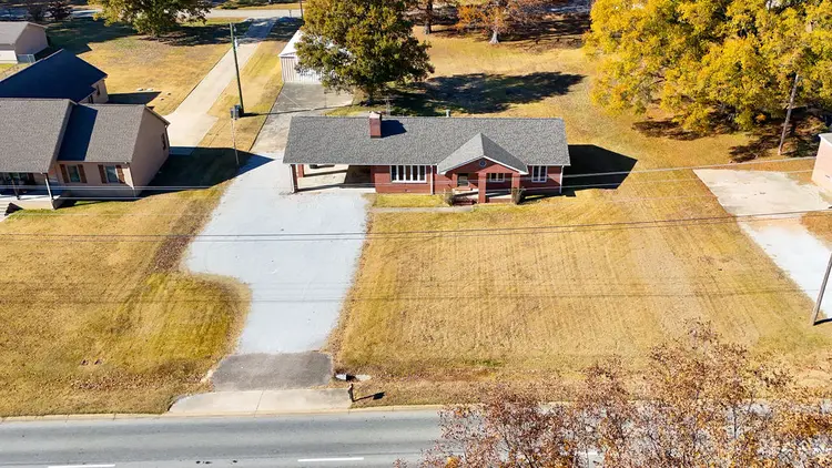 3 bedroom 2.5 bathroom House