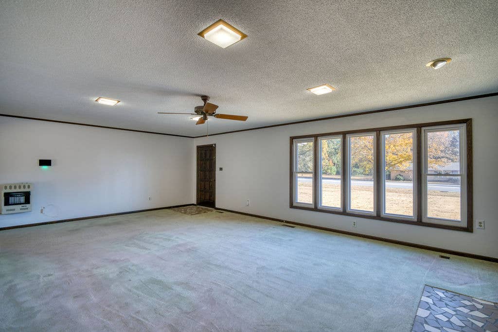 3 bedroom 2.5 bathroom House