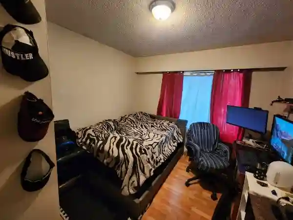 Grnd Flr Bdrm for 2 Months SUBLET