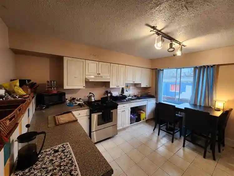 Grnd Flr Bdrm for 2 Months SUBLET