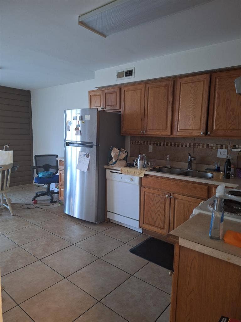 Looking for a roommate
