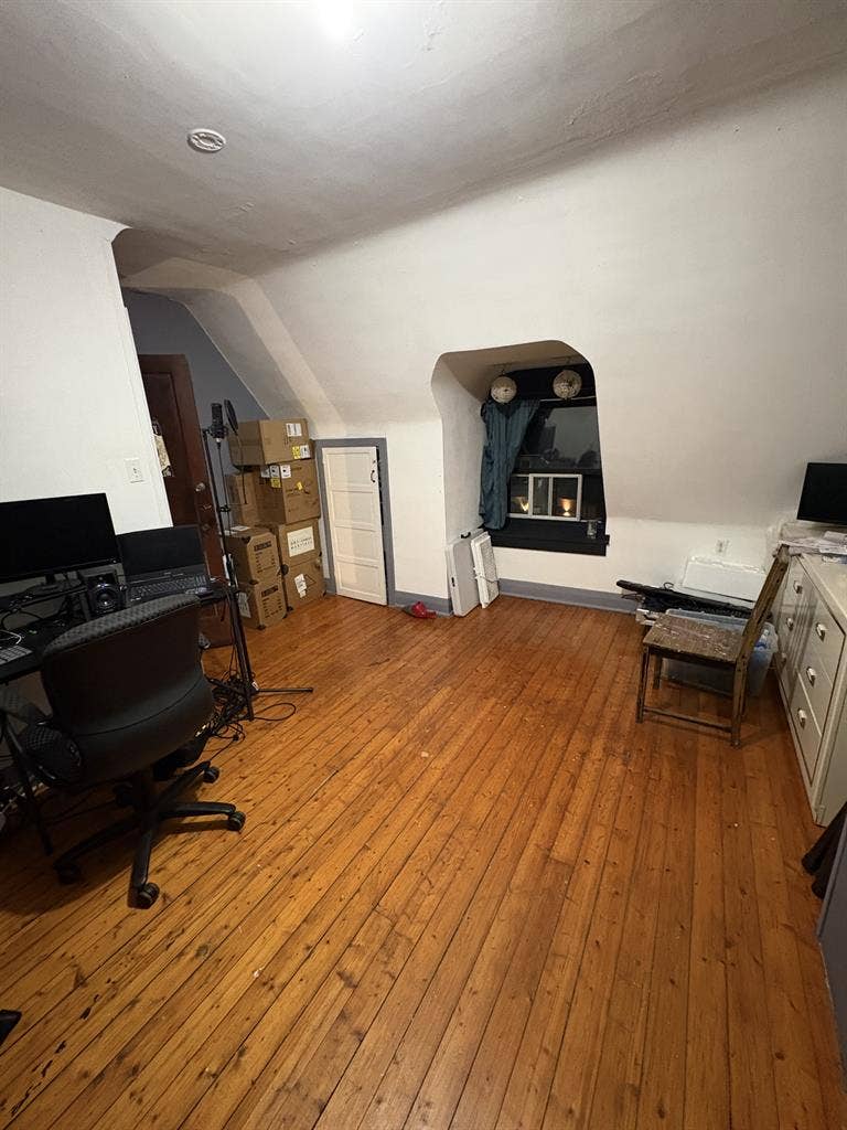 Looking for a Roommate