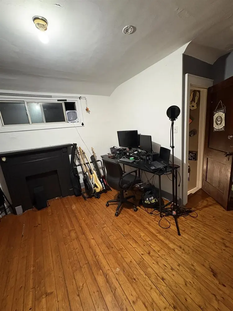 Looking for a Roommate