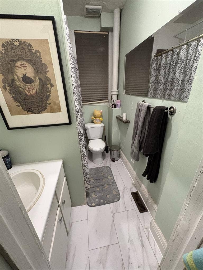 Looking for a Roommate