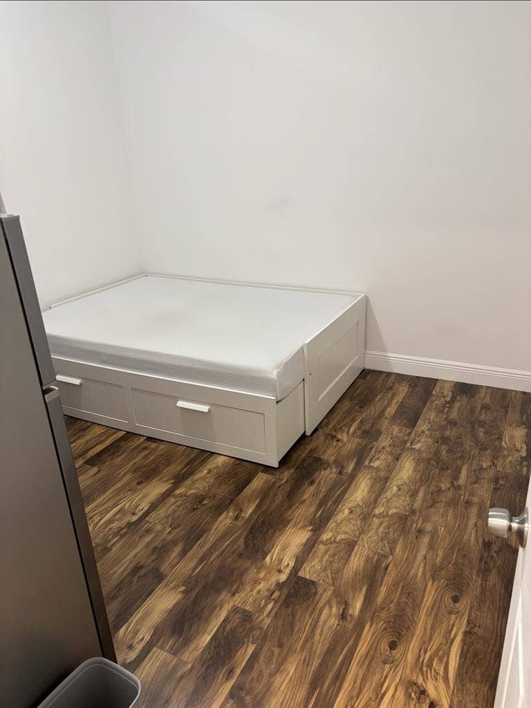Furnished Room x Rent