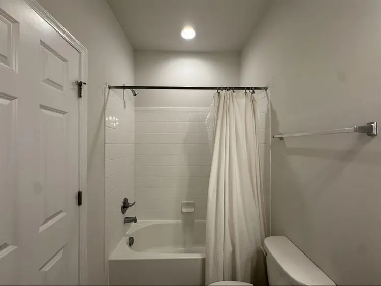 Private room w/backyard 850/mo