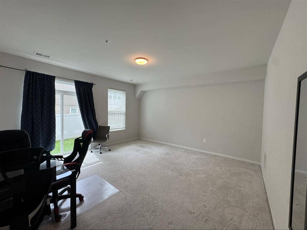 Private room w/ backyard: 1200/mo