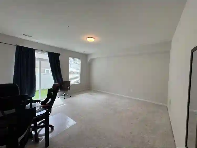 Private room w/ backyard: 1200/mo