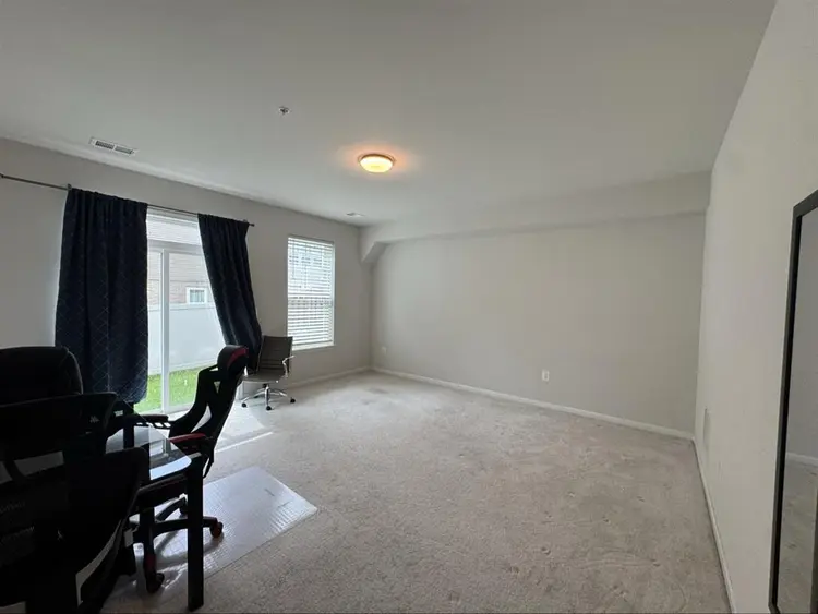 Private room w/backyard 850/mo