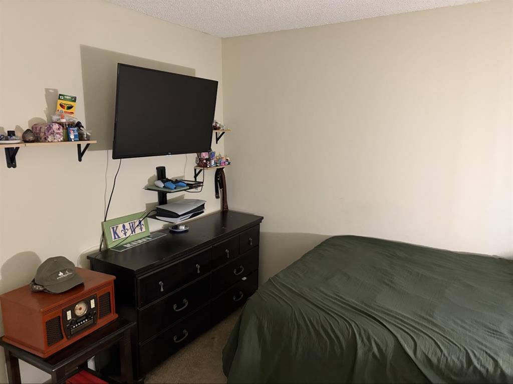 $1100/month Private room/bathroom