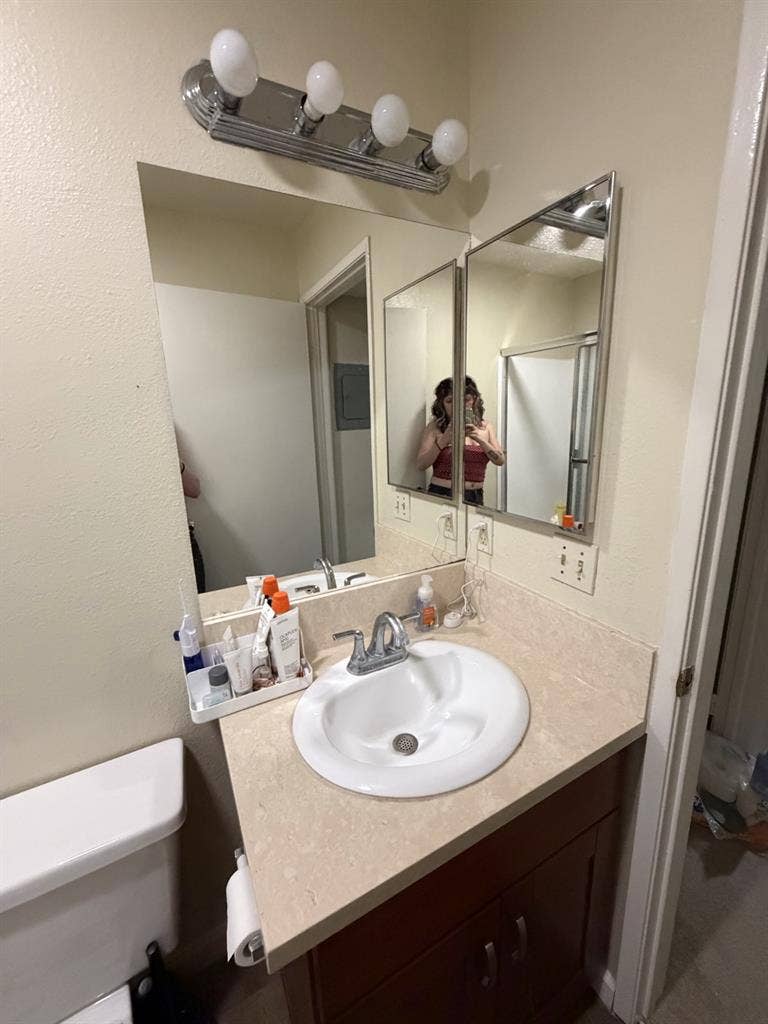 $1100/month Private room/bathroom