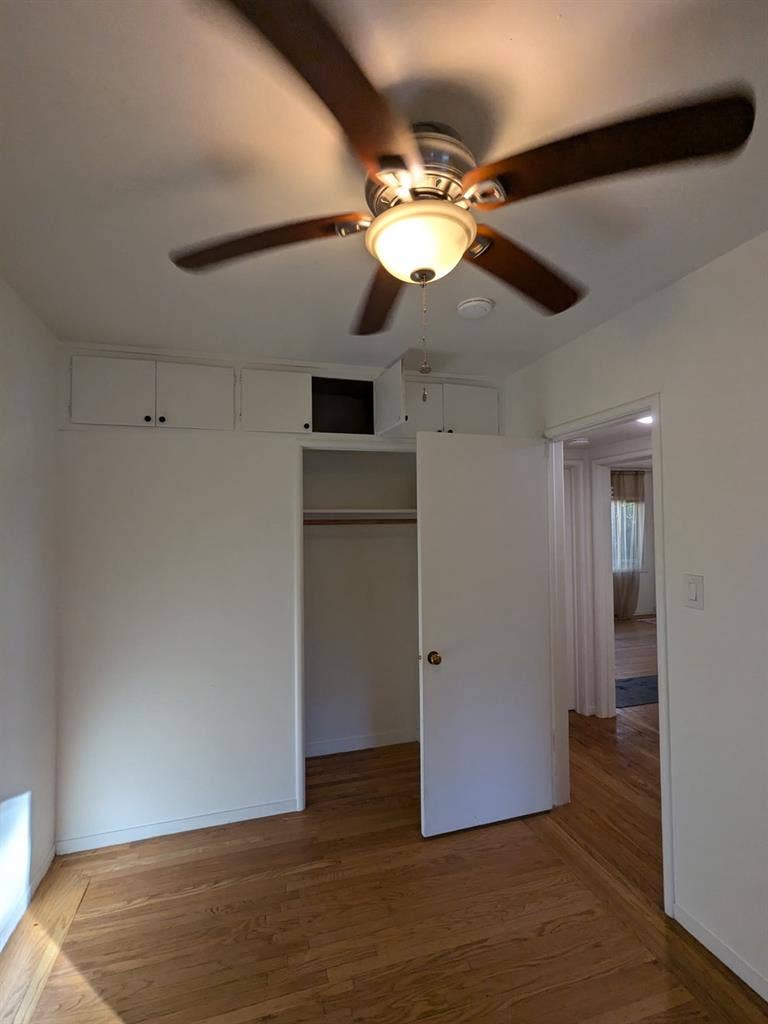 Female roommate in East Sac