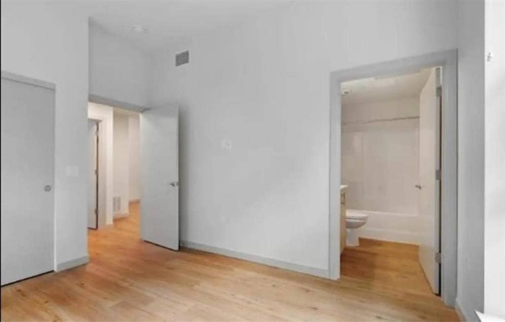 Master Bedroom W/ En-suite Bath