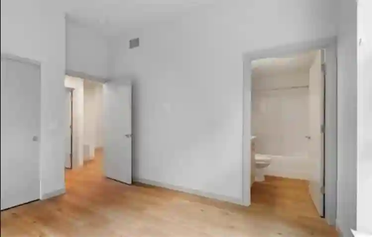Master Bedroom W/ En-suite Bath