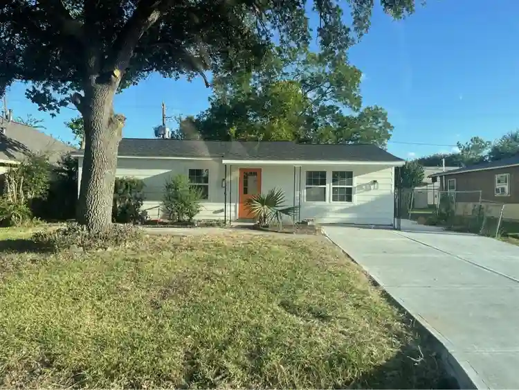 Rome for rent Near NRG- Female Only