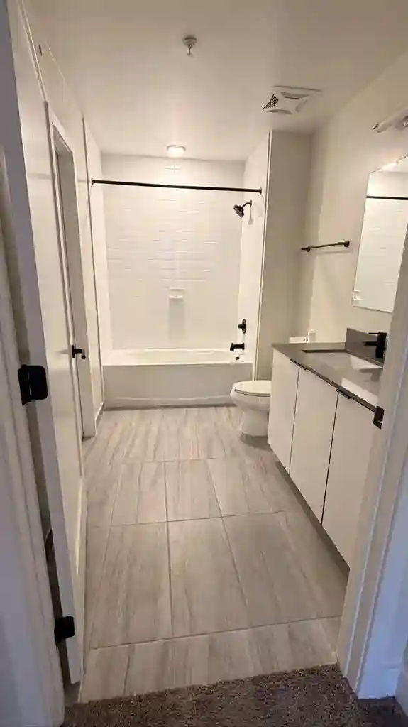 1 room 1 bathroom for rent