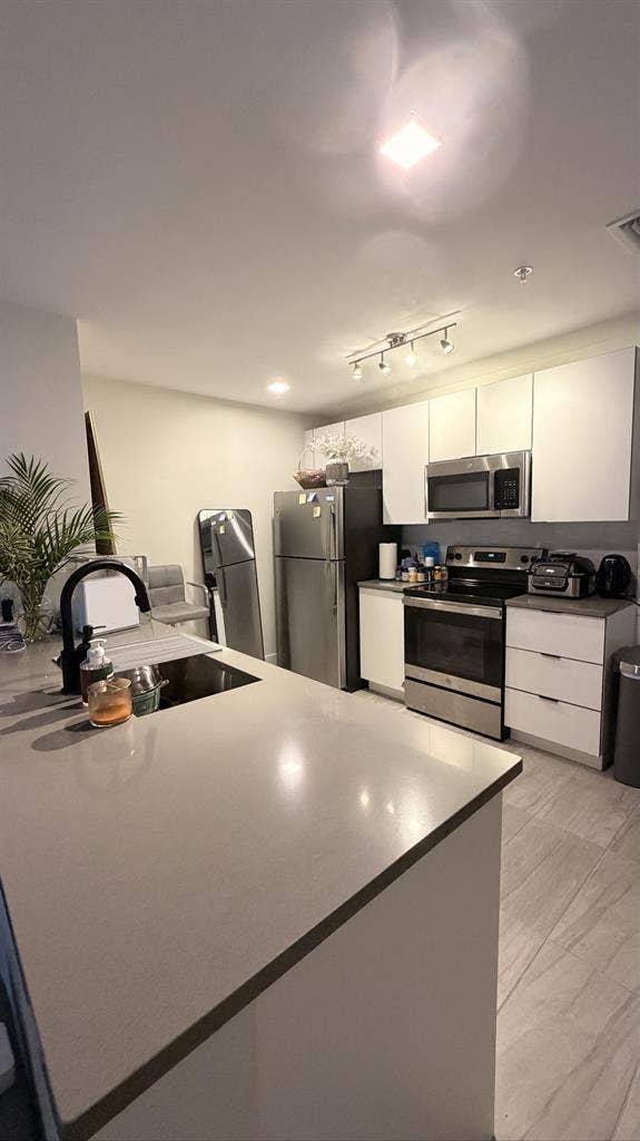 1 room 1 bathroom for rent
