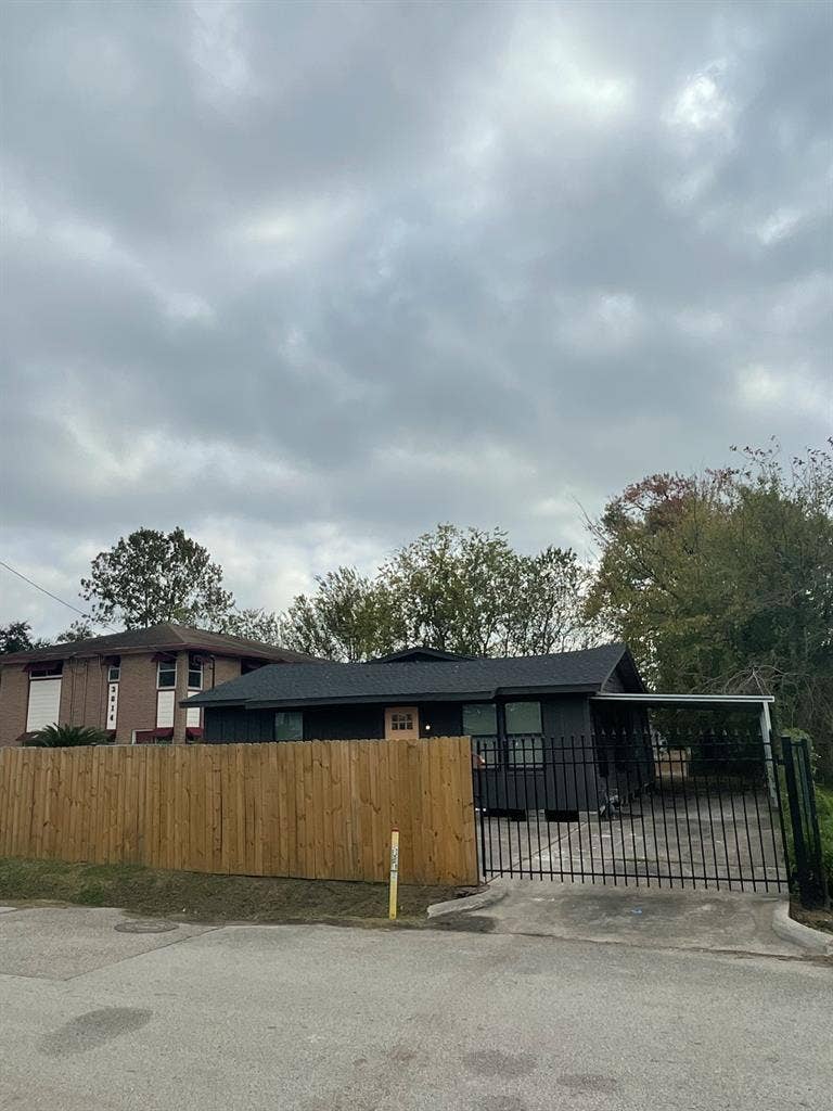 Master Bedroom for Rent Downtown!