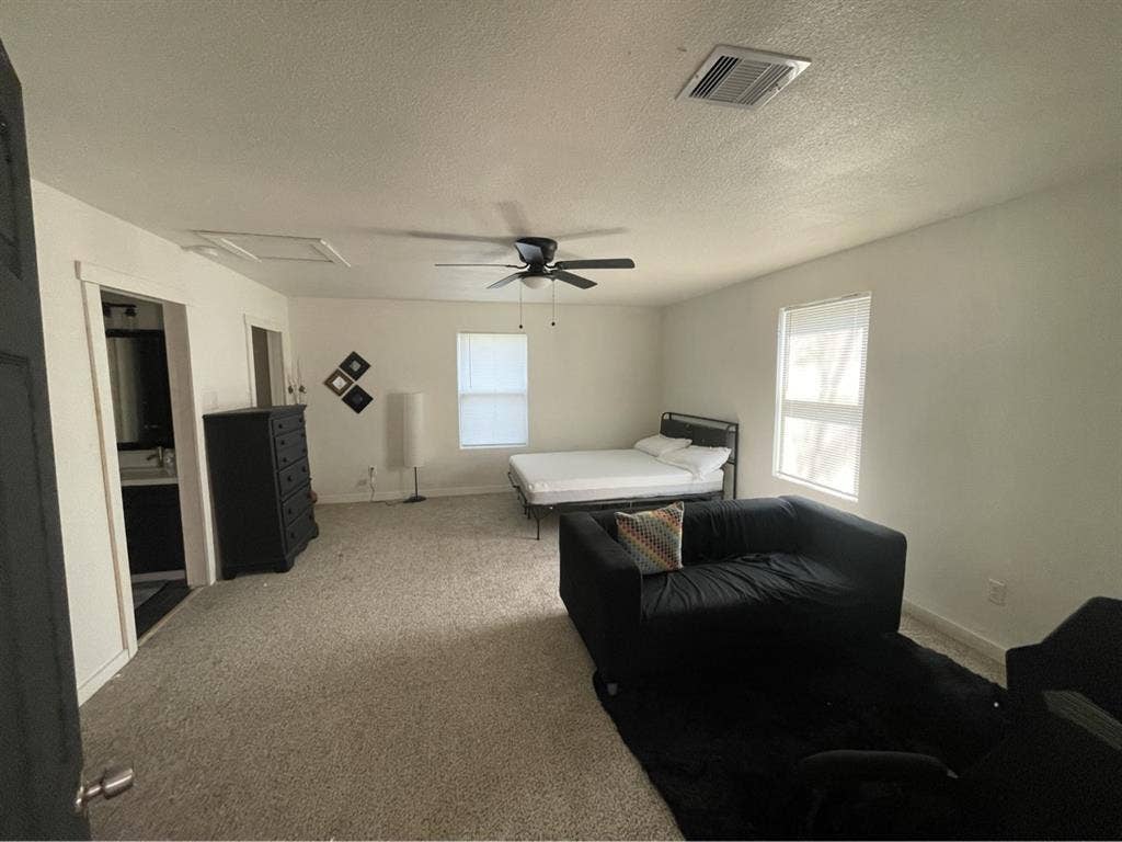 Master Bedroom for Rent Downtown!