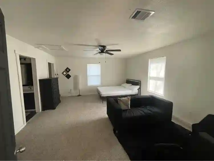 Master Bedroom for Rent Downtown!