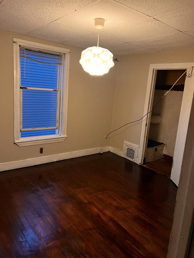 Rooms available for rent $1100
