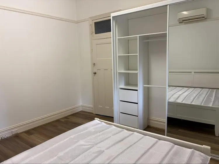Rooms in large Manor House
