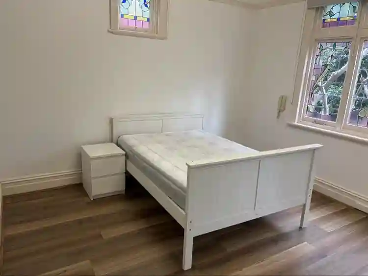 Rooms in large Manor House