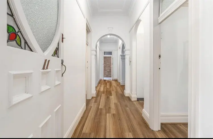 Rooms in large Manor House