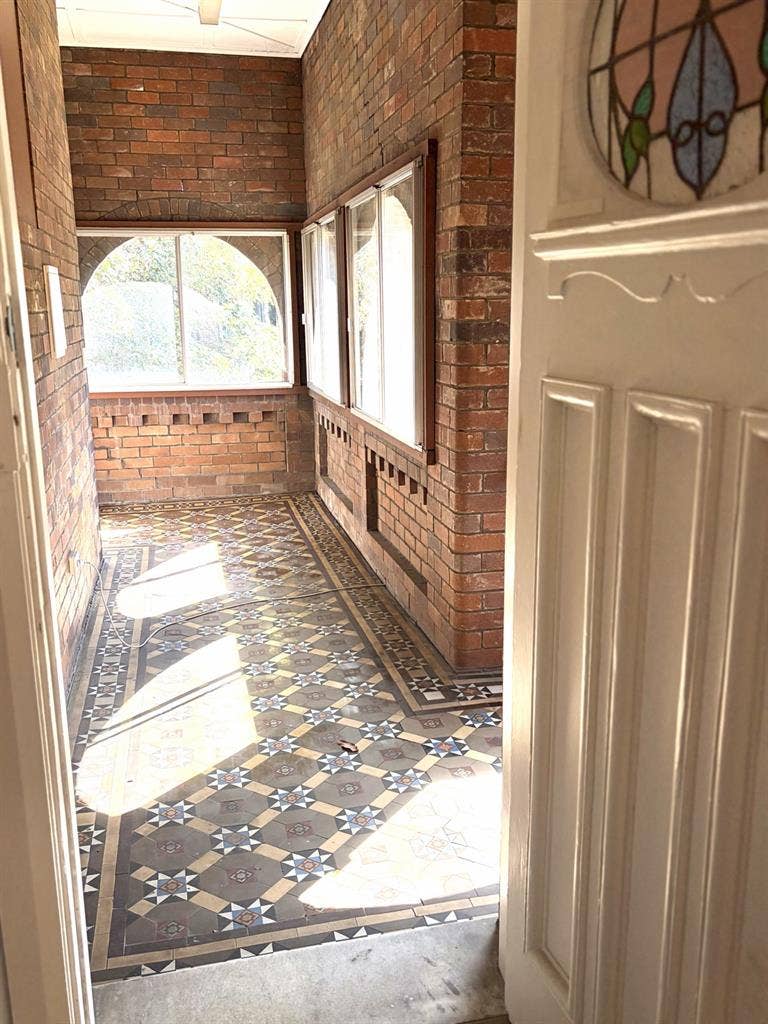 Rooms in large Manor House
