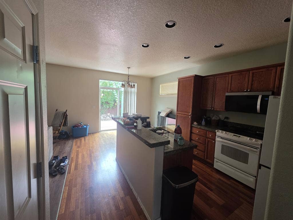 I have a room for rent in Aloha