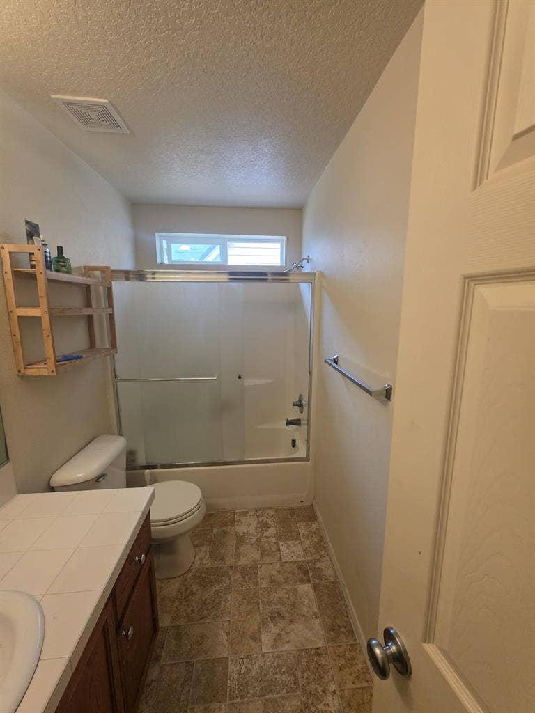 I have a room for rent in Aloha
