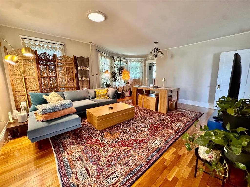 Nice & big rooms near T & Tufts 9/1