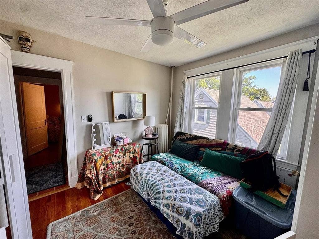 Nice & big rooms near T & Tufts 9/1