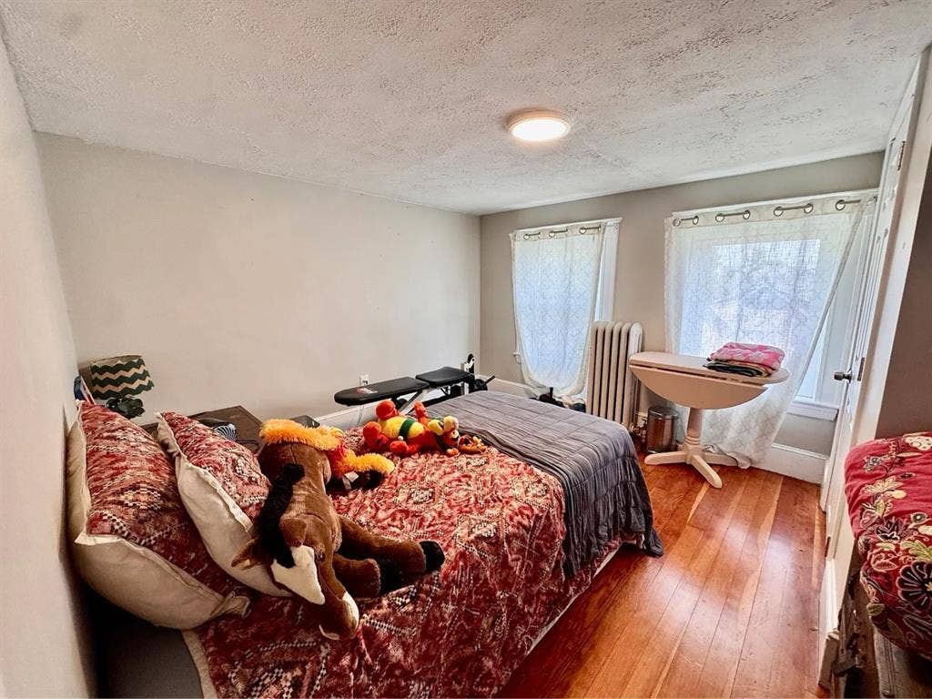Nice & big rooms near T & Tufts 9/1
