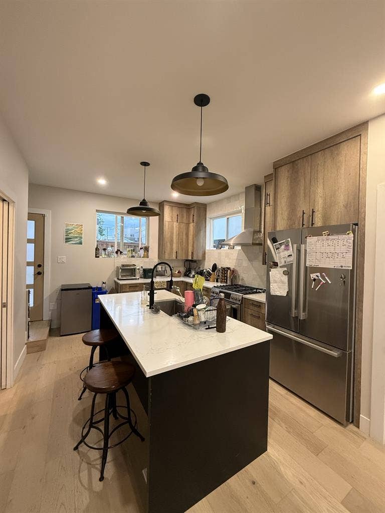 Looking for a female/NB housemate!