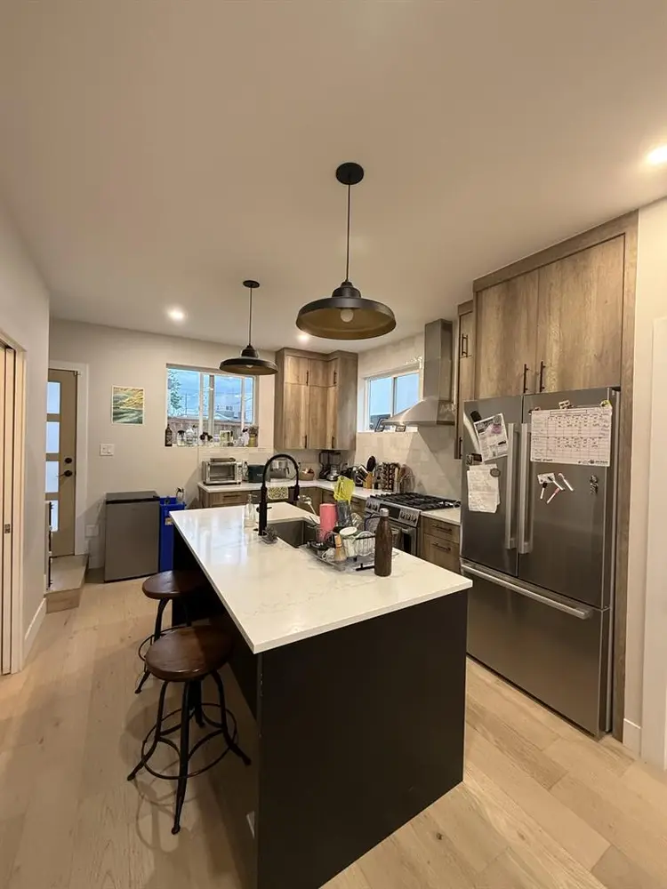 Looking for a female/NB housemate!
