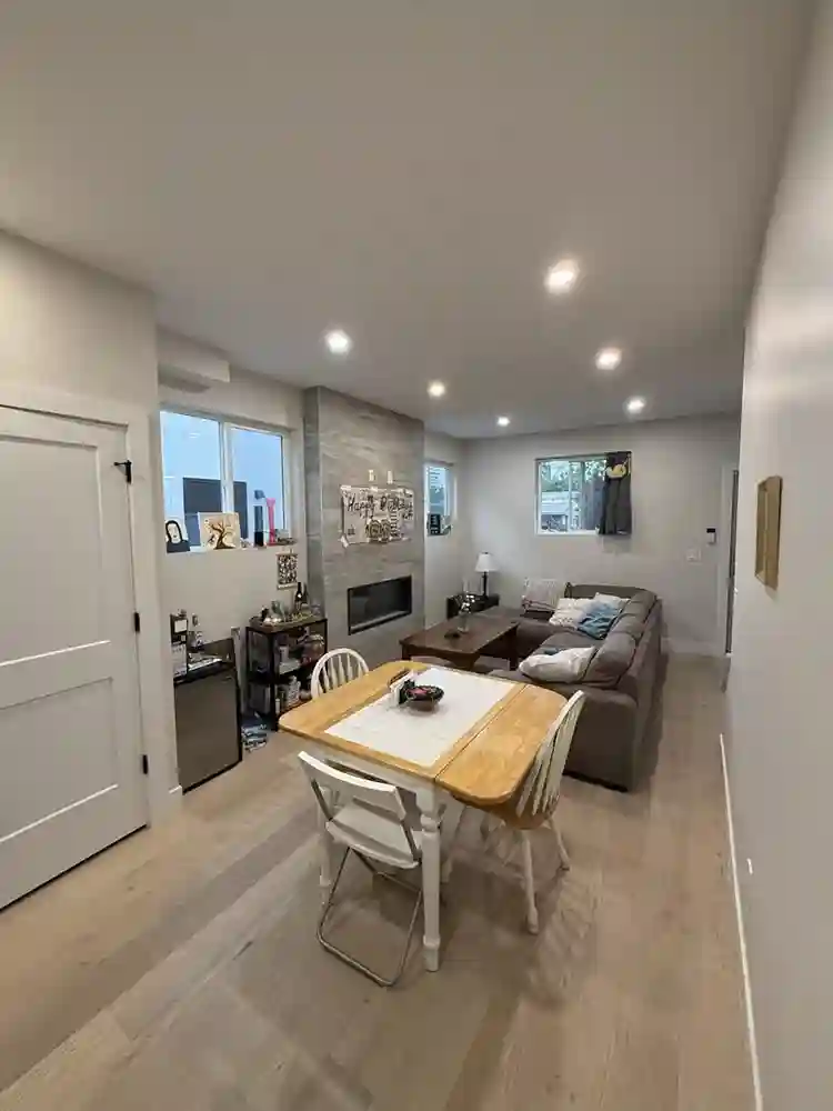 Looking for a female/NB housemate!
