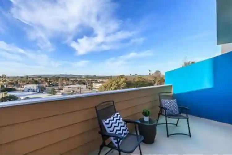 Townhome in beautiful Loma Portal!