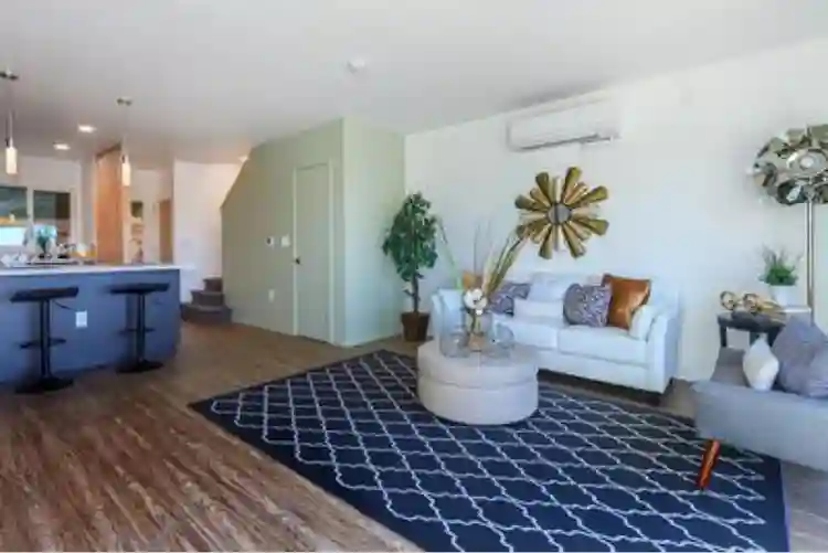Townhome in beautiful Loma Portal!