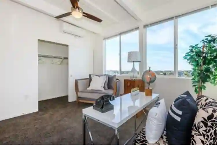 Townhome in beautiful Loma Portal!