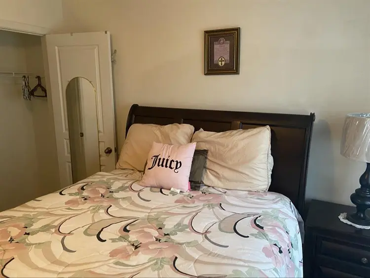 Roomate to share home