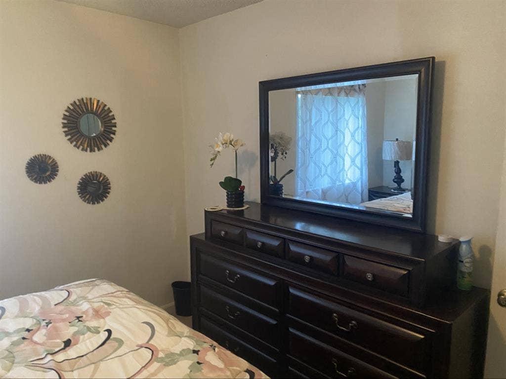 Roomate to share home
