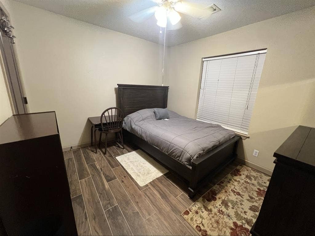4 bed 2 full bath high speed WiFi
