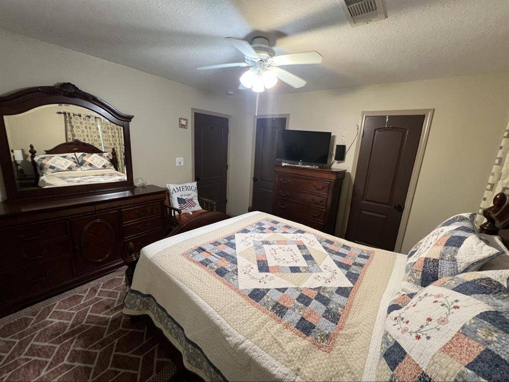 4 bed 2 full bath high speed WiFi