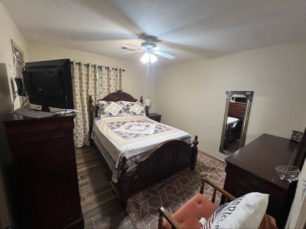 4 bed 2 full bath high speed WiFi