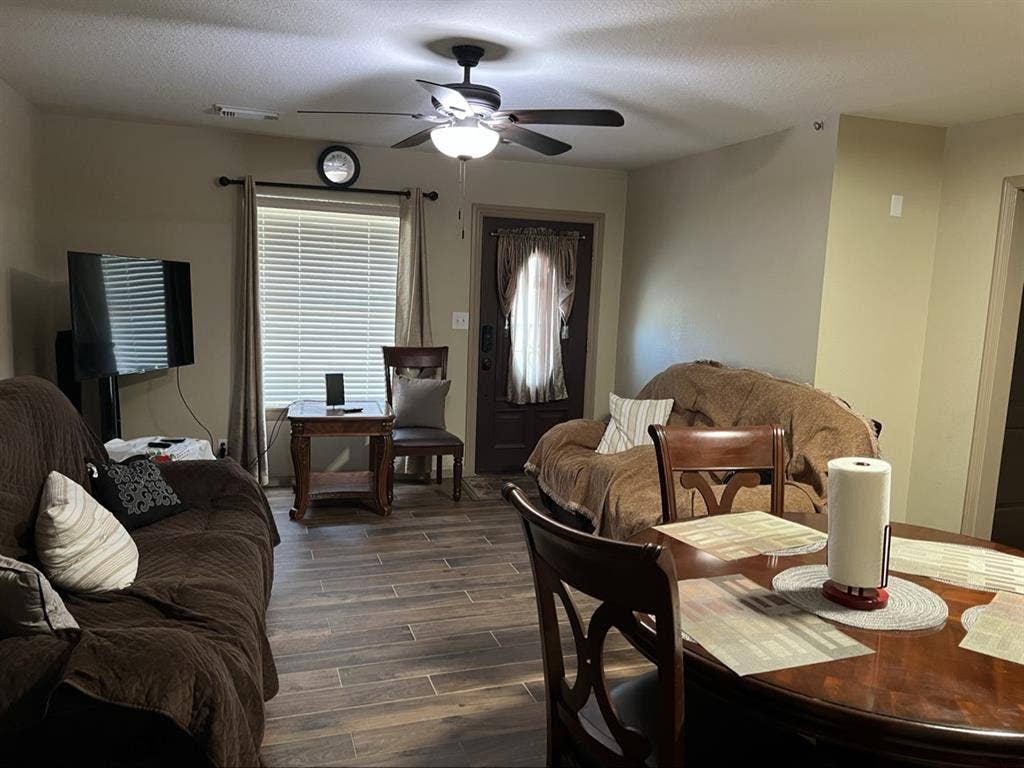 4 bed 2 full bath high speed WiFi