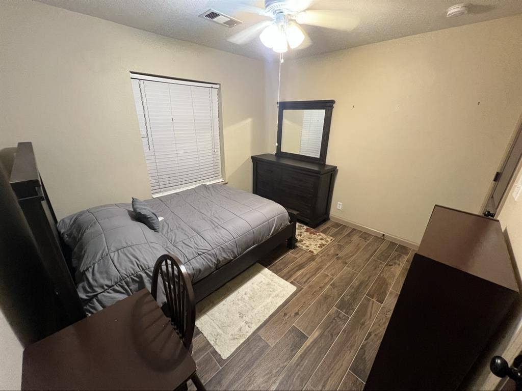 4 bed 2 full bath high speed WiFi